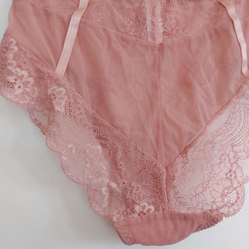 Feather And Pearl Lingerie Set - Picture 7 of 8